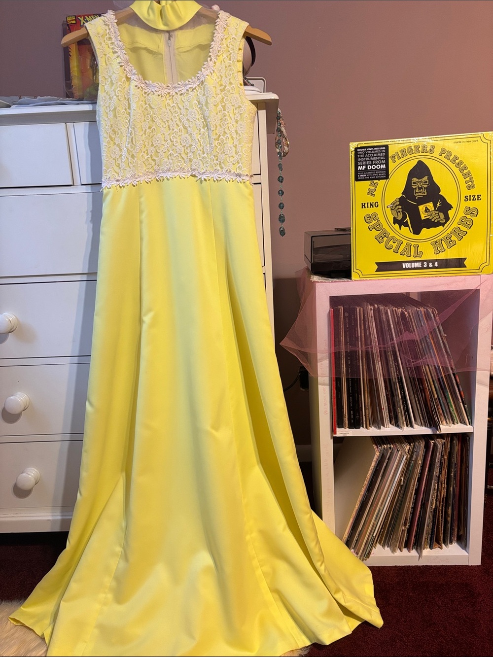 True Vintage 60s Maxi Dress Yellow Lace Bib Embroidered Daisy Bright Hostess M L